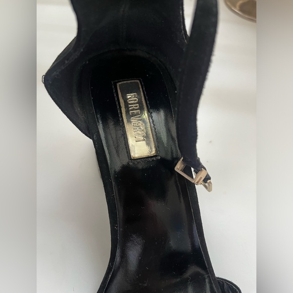 Forever 21 black & gold 2 inch heels - Picture 8 of 11